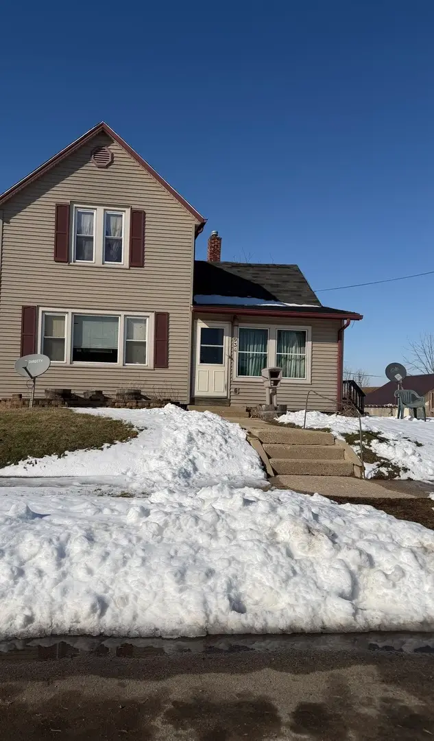 934 E Garden Street, Freeport, IL 61032 - #1