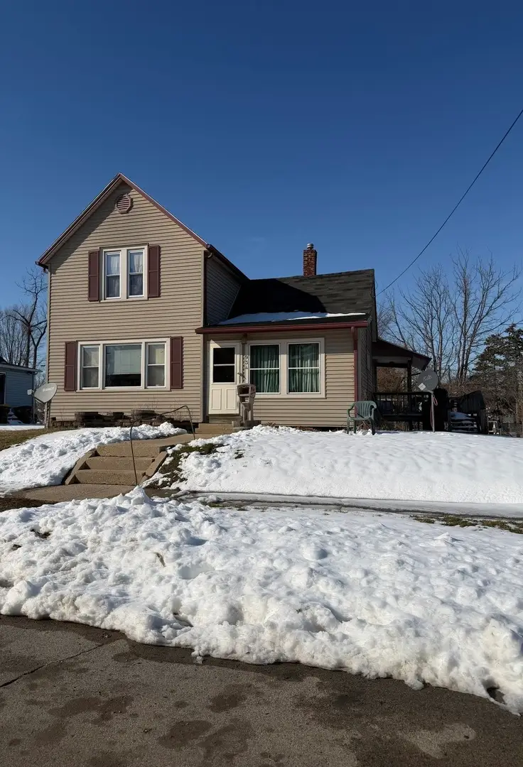 934 E Garden Street, Freeport, IL 61032 - #2