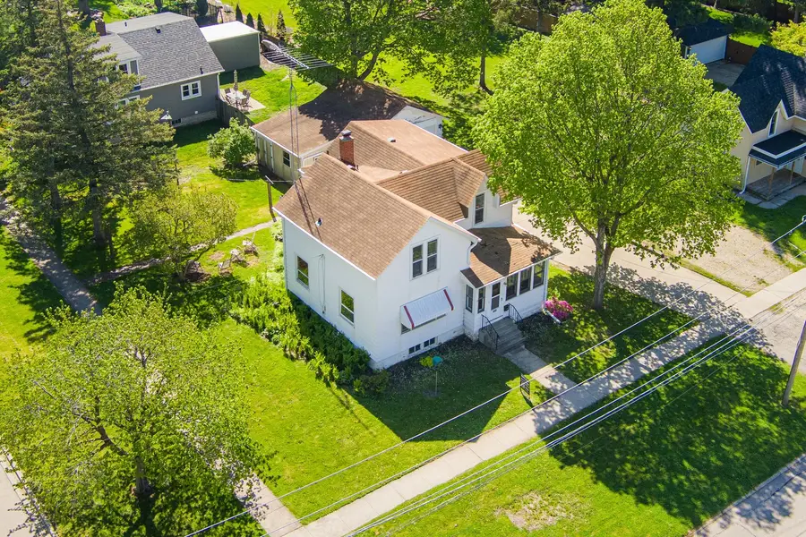 406 S Locust Street, Sycamore, IL 60178 - #3