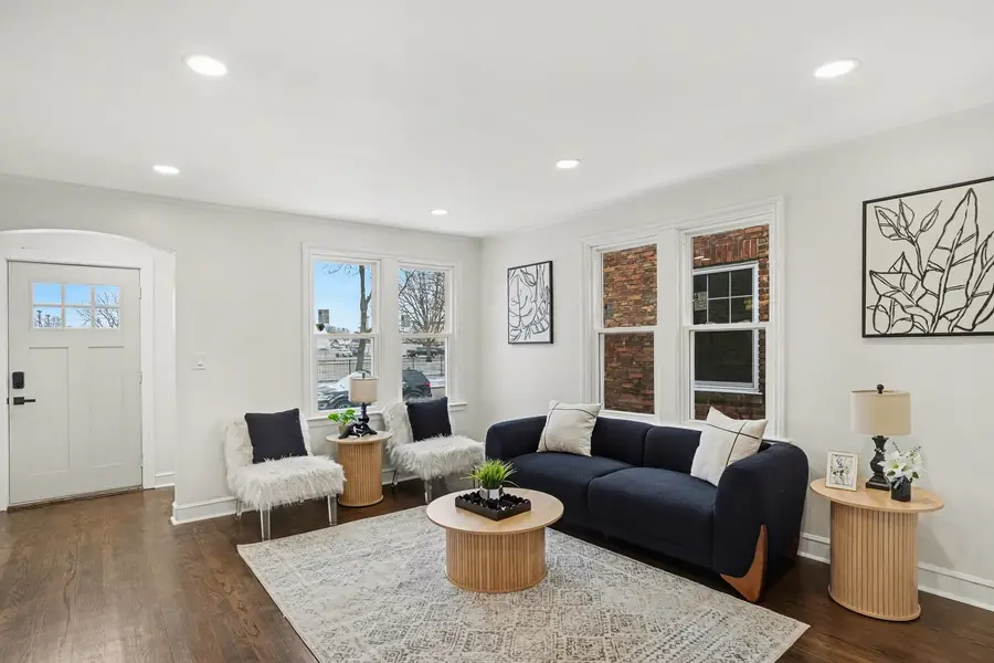 9312 S Francisco Avenue, Evergreen Park, IL 60805 - #3