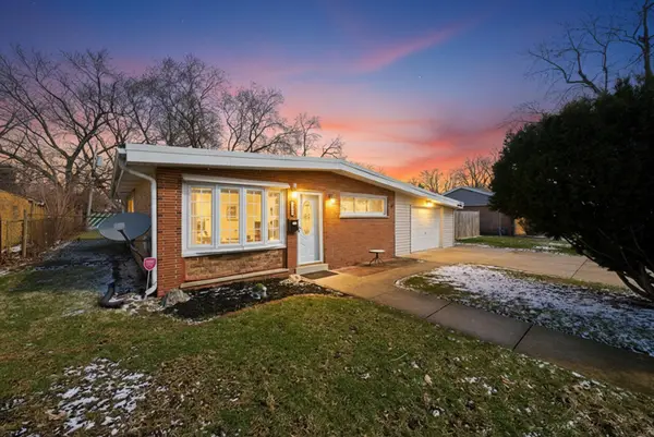 7932 W 98th Place, Hickory Hills, IL 60457