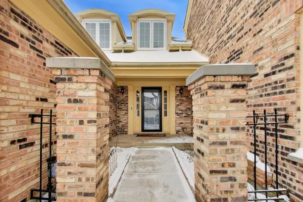 26 The Court Of Island Point, Northbrook, IL 60062