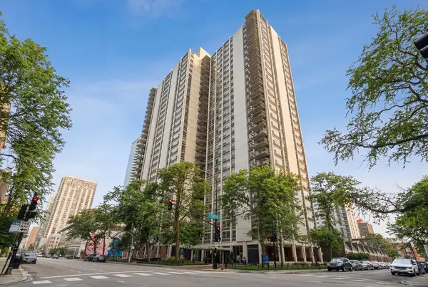 1255 N Sandburg Terrace #309E, Chicago, IL 60610