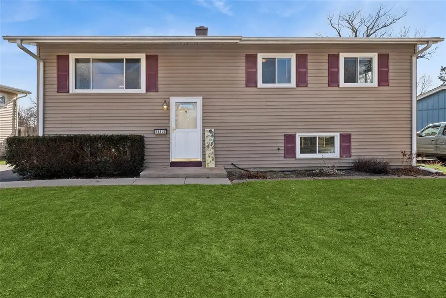 36615 N Streamwood Drive, Gurnee, IL 60031 - #2