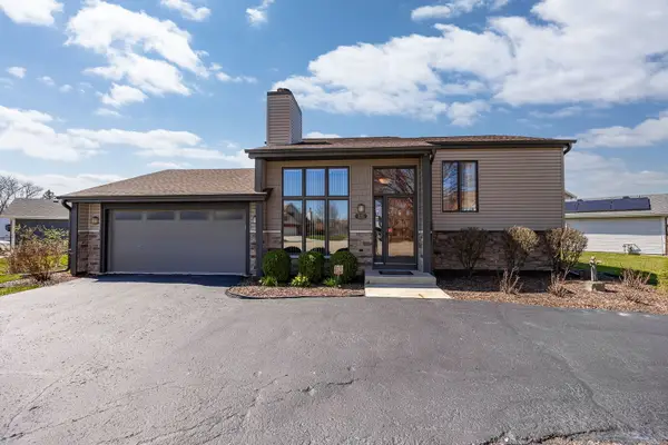 325 Homewood Drive, Bolingbrook, IL 60440