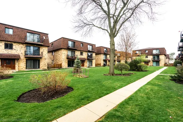 9802 Bianco Terrace #1A, Des Plaines, IL 60016