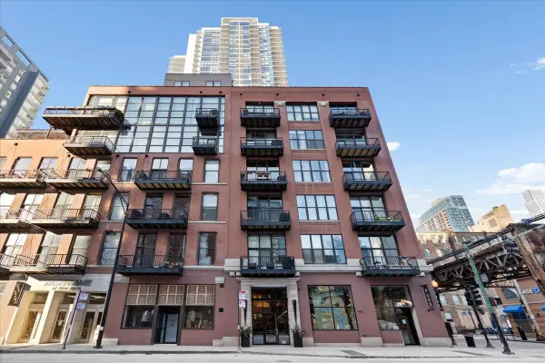 300 W Grand Avenue #302, Chicago, IL 60654
