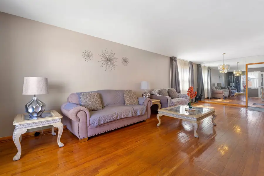 9126 S Oglesby Avenue, Chicago, IL 60617 - #2