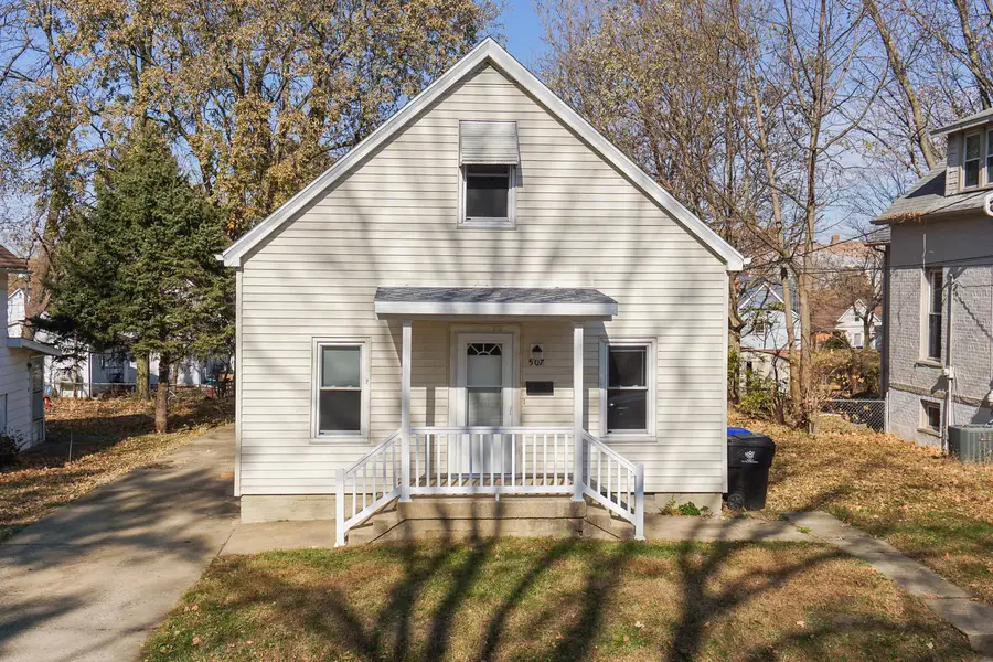 507 W Oakland Avenue, Bloomington, IL 61701 - #2