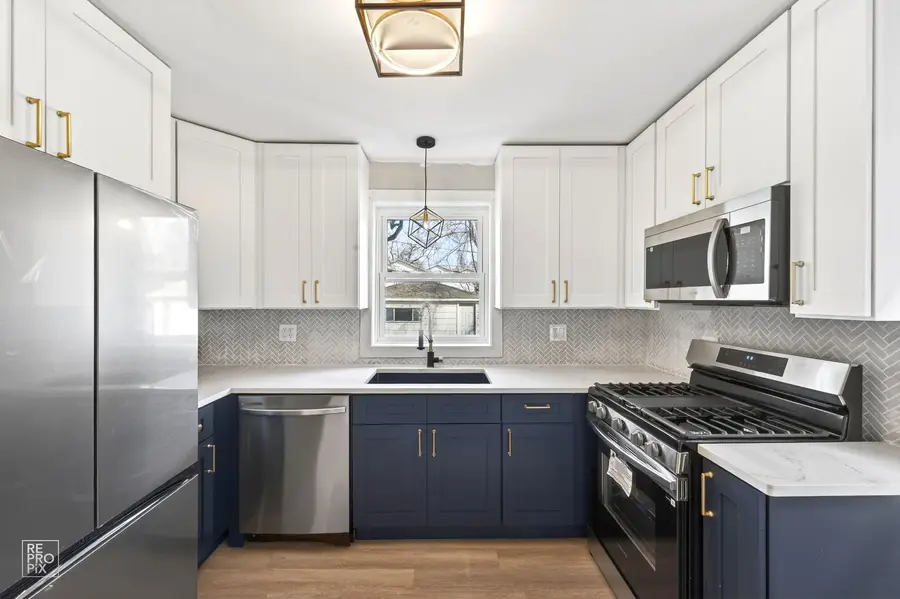 8047 S Kingston Avenue, Chicago, IL 60617 - #2