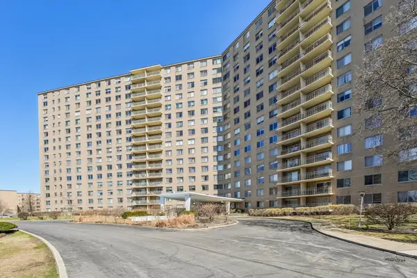 7061 N Kedzie Avenue #1010, Chicago, IL 60645