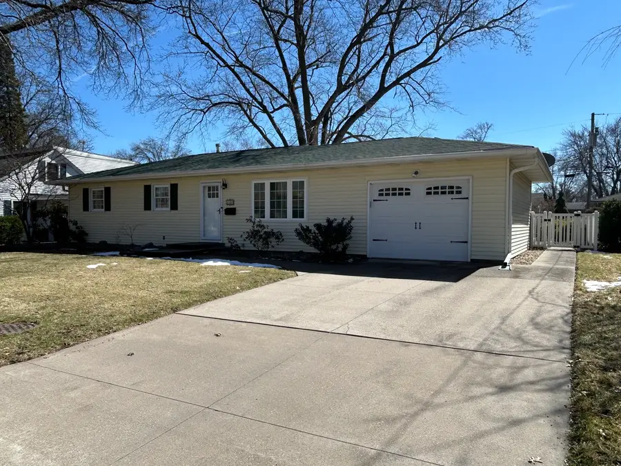 430 26th Avenue, East Moline, IL 61244 - #2