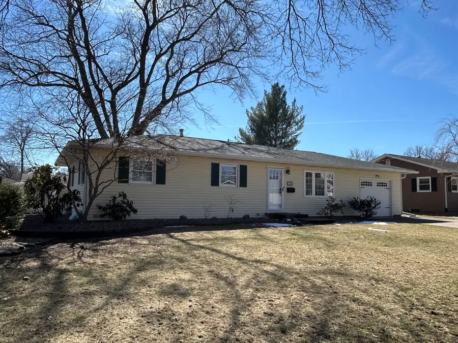 430 26th Avenue, East Moline, IL 61244 - #3