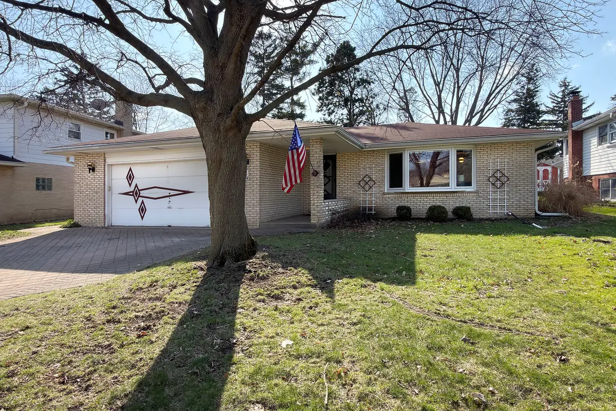 914 S Robert Drive, Mount Prospect, IL 60056 - #1