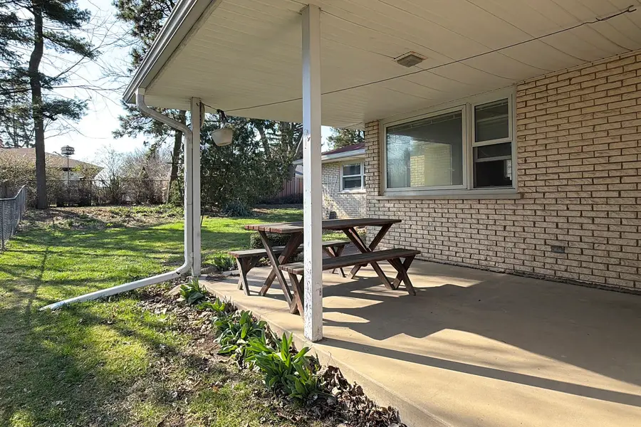 914 S Robert Drive, Mount Prospect, IL 60056 - #3