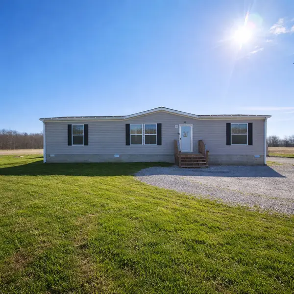 9196 N Riddle Lane, Ashley, IL 62808