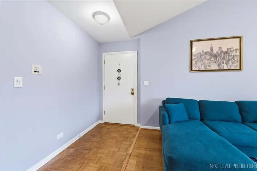 870 S Kilkenny Drive #D, Wheaton, IL 60189 - #3