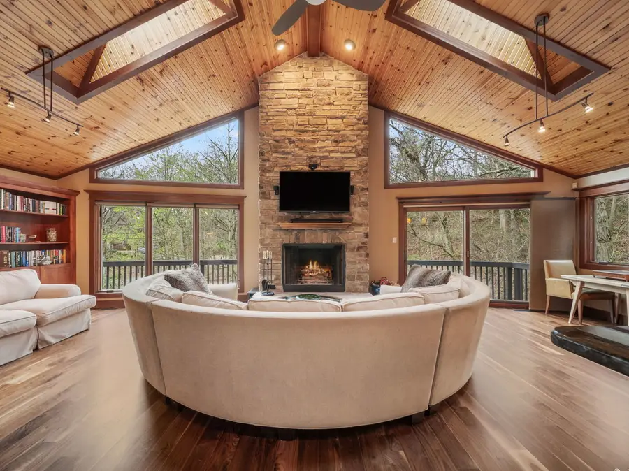 804 E Wilson Avenue, Beverly Shores, IN 46301 - #3