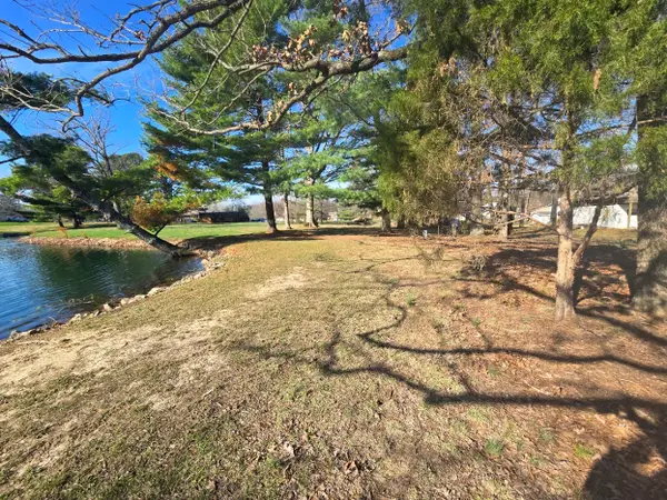 000 Fox Creek, Mt Vernon, IL 62864