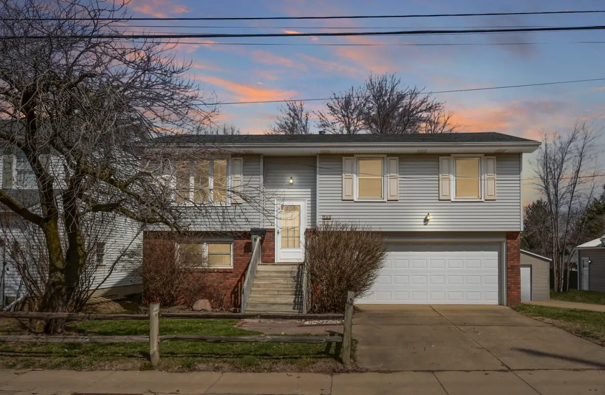 712 E Lincoln Street, Bloomington, IL 61701 - #1