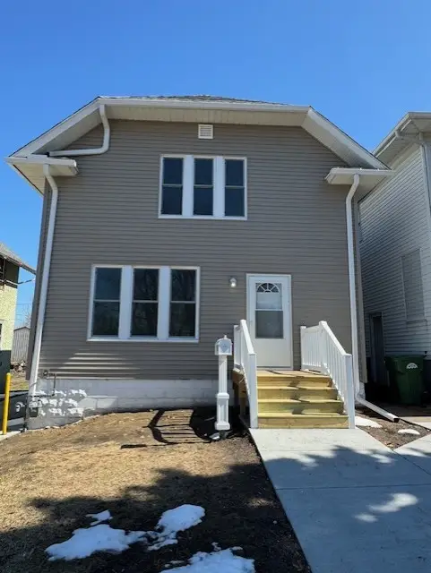 721 S 6th Street, Clinton, IA 52732