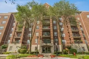 410 W Mahogany Court #305, Palatine, IL 60067