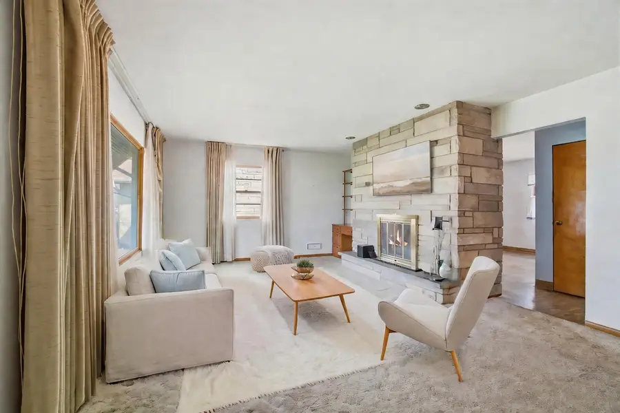 312 Le Grande Boulevard, Aurora, IL 60506 - #2