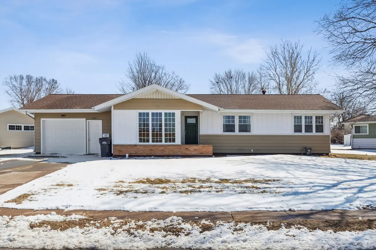 1245 8th Avenue N, Clinton, IA 52732 - #1