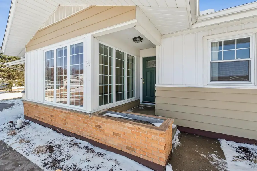 1245 8th Avenue N, Clinton, IA 52732 - #2