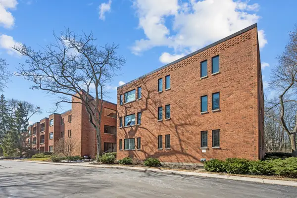 105 E Laurel Avenue #106, Lake Forest, IL 60045