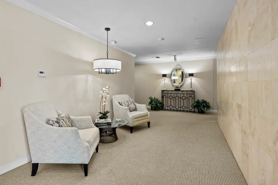 105 E Laurel Avenue #106, Lake Forest, IL 60045 - #2