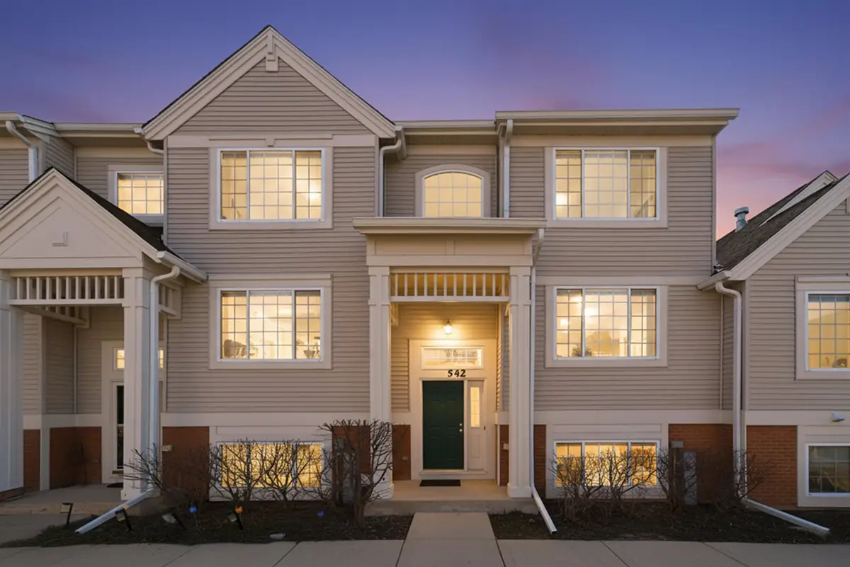 542 Cary Woods Circle, Cary, IL 60013 - #1