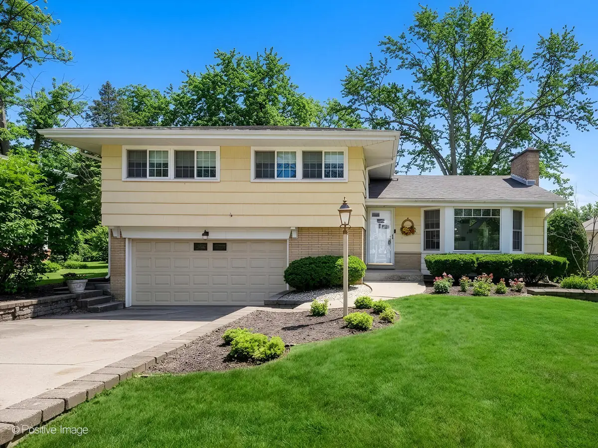 417 Naperville Road, Clarendon Hills, IL 60514 - #1
