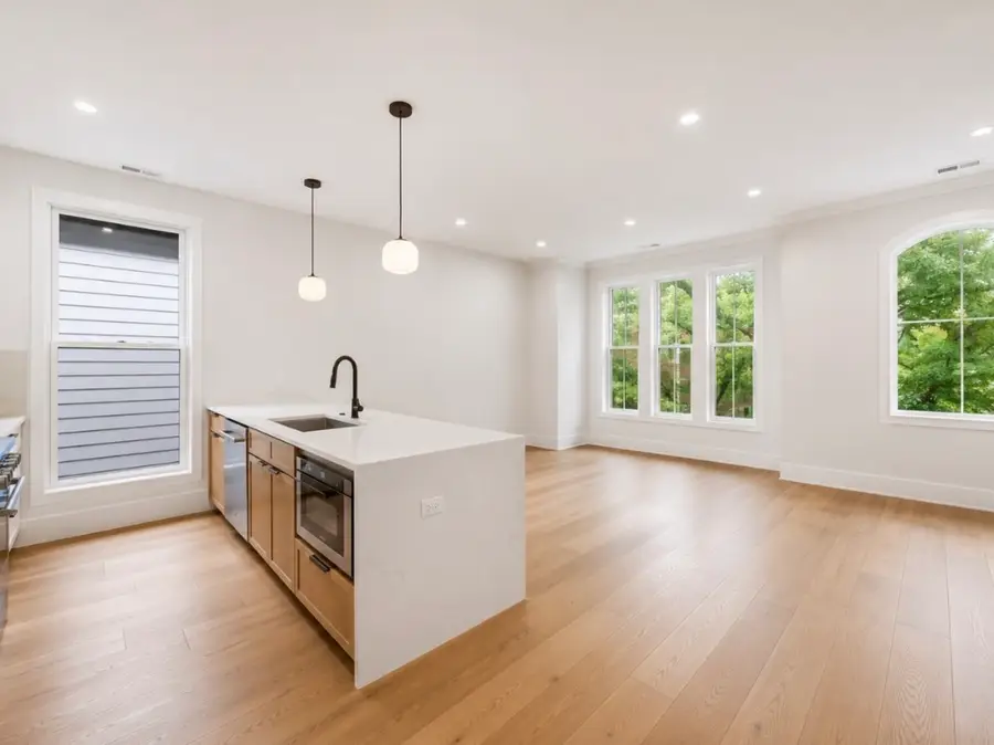 3644 W Cornelia Avenue #2, Chicago, IL 60618 - #2