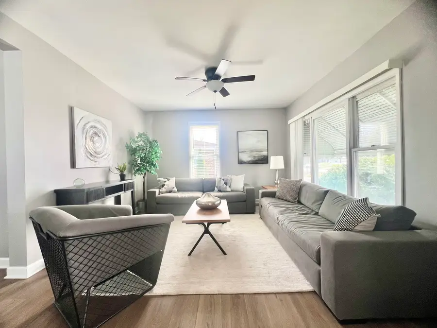 7113 Clarendon Hills Road, Darien, IL 60561 - #3