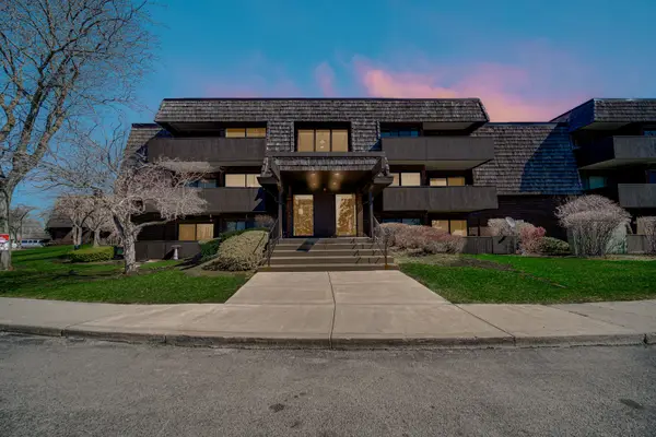 511 Timber Ridge Drive #202, Carol Stream, IL 60188