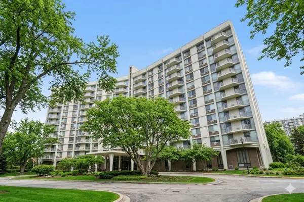 20 N Tower Road #4C, Oak Brook, IL 60523