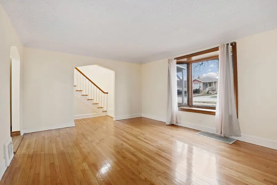 2821 W 102nd Street, Evergreen Park, IL 60805 - #3