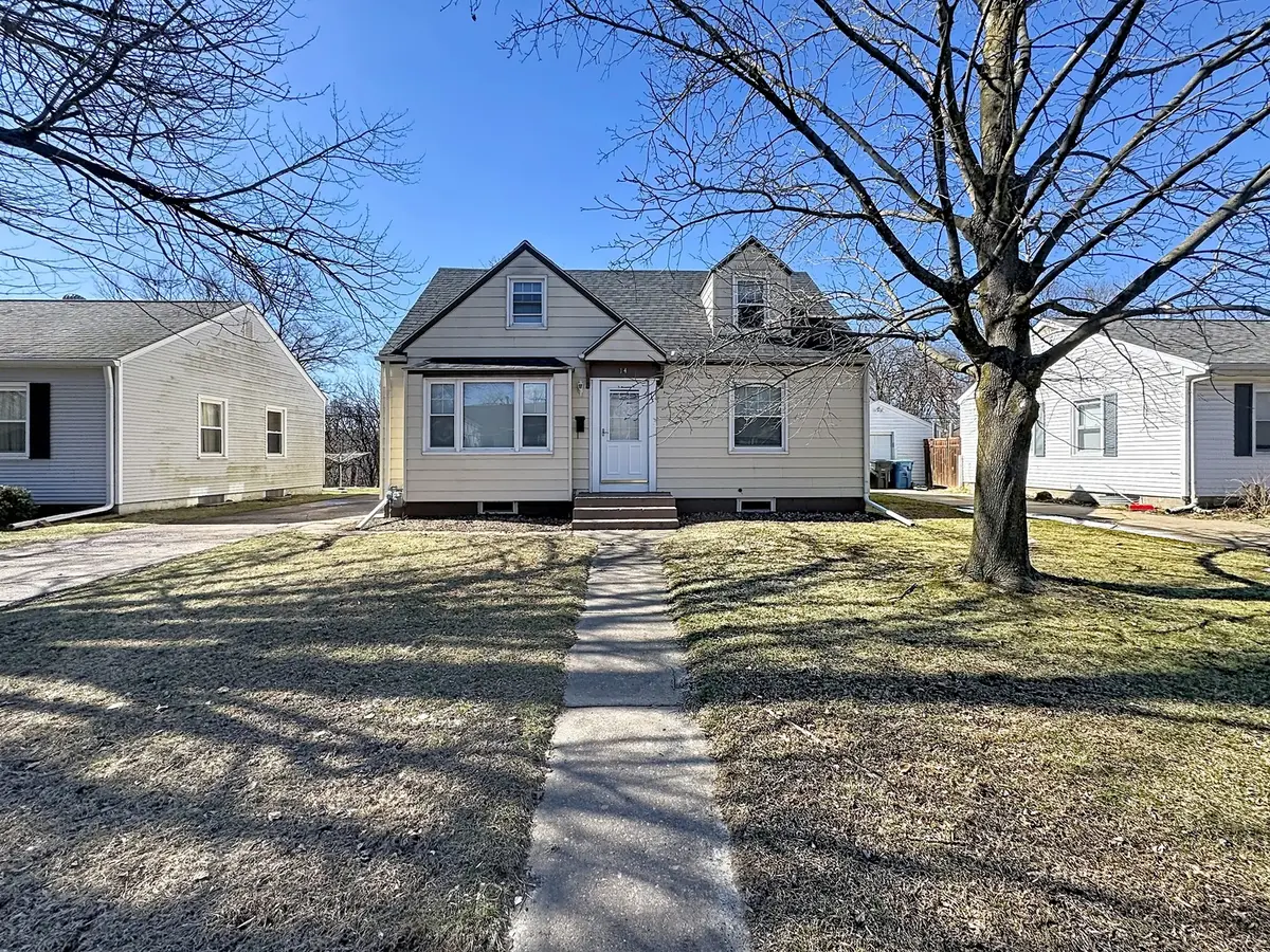 14 Blackhawk Hills Court, Rock Island, IL 61201 - #1