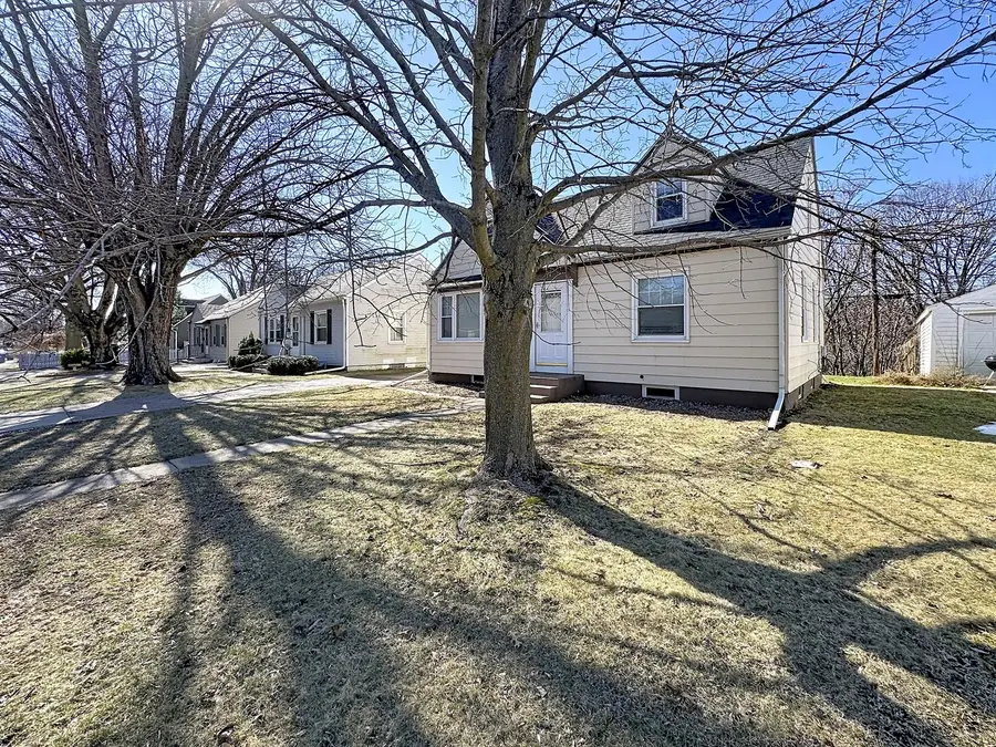 14 Blackhawk Hills Court, Rock Island, IL 61201 - #3