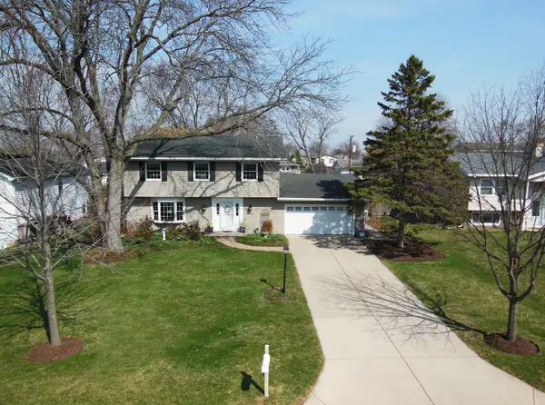 213 Arapahoe Trail, Carol Stream, IL 60188