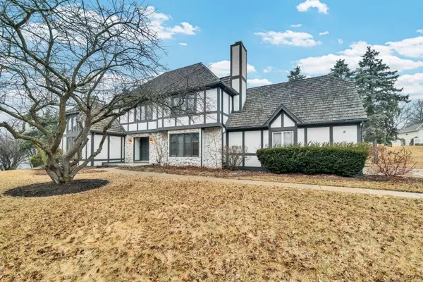 8 Heaton Court, Sugar Grove, IL 60554