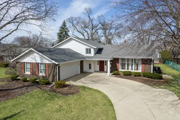 1606 W Concord Drive, Arlington Heights, IL 60004