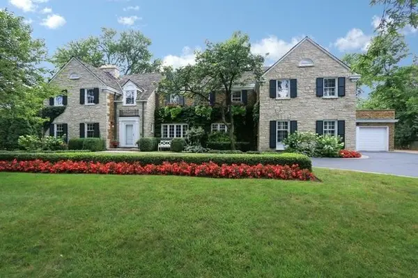 965 Castlegate Court, Lake Forest, IL 60045