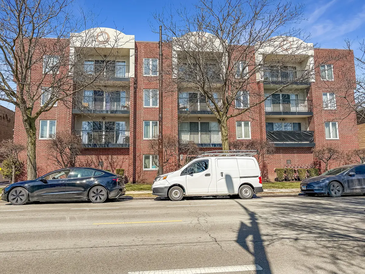 5840 W Lawrence Avenue #301, Chicago, IL 60630 - #1
