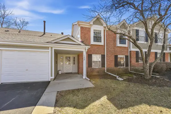 125 Cleveland Court #M2, Schaumburg, IL 60193