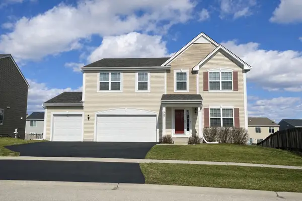 707 Brighton Drive, Pingree Grove, IL 60140