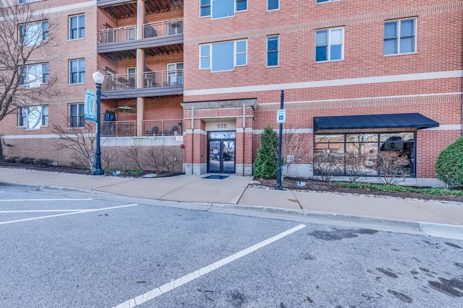 935 Burlington Avenue #304, Downers Grove, IL 60515 - #2