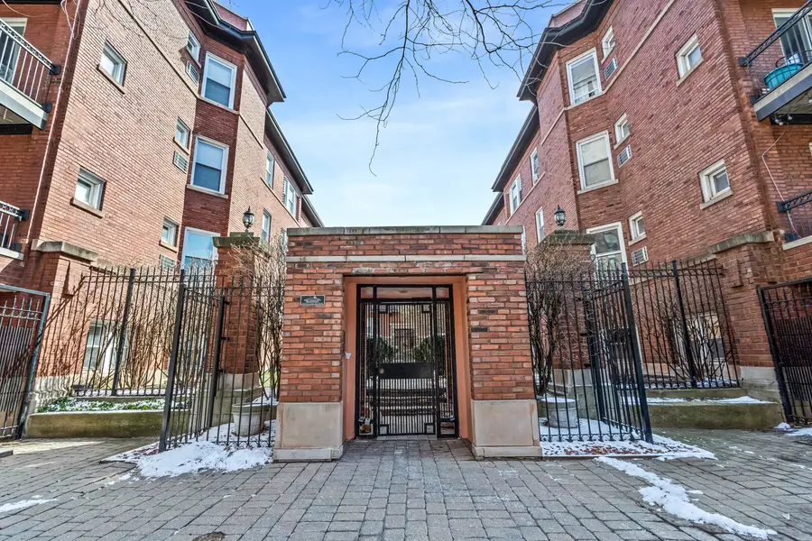 845 W Belle Plaine Avenue #2E, Chicago, IL 60613 - #3