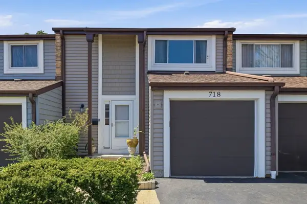 718 Clearwater Court, Wheeling, IL 60090